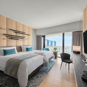 Signature Zimmer mit zwei Einzelbetten und mit Yachthafenblick